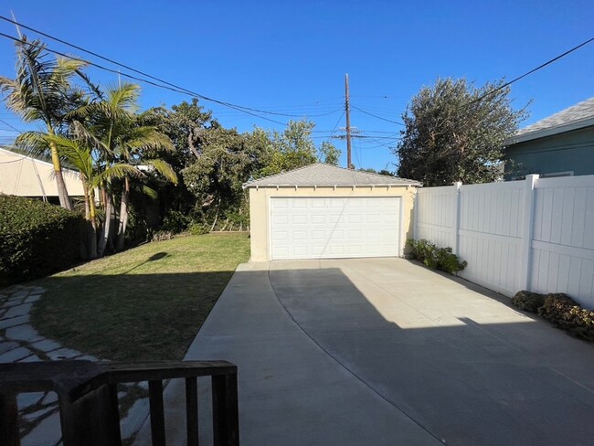 Building Photo - 2Bed 1 Bath Super Well Kept and Cozy Home ...