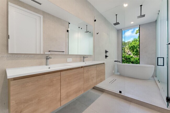 Building Photo - 3270 Gifford Ln