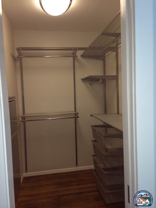 Building Photo - 1075 Hayes Ave