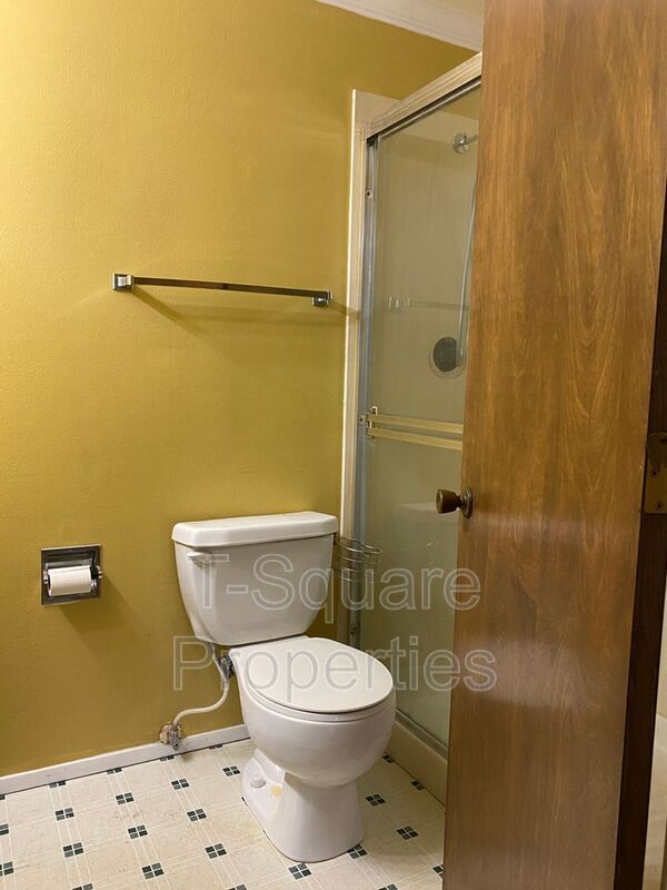 Building Photo - 11208 NE 68th St