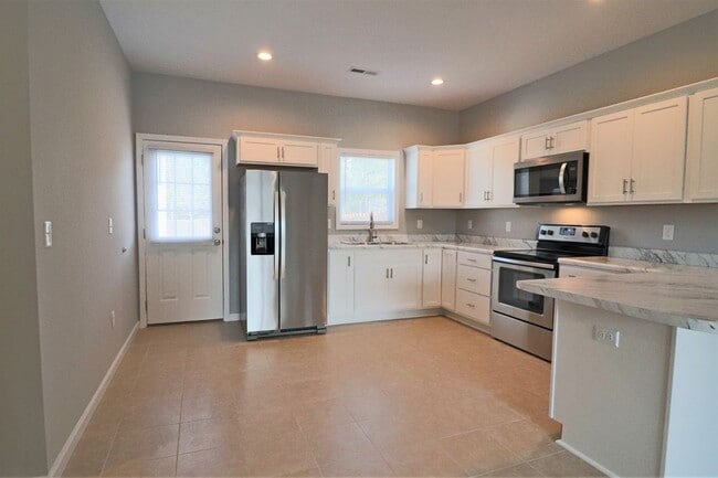 Building Photo - 130 Summerlin Ln