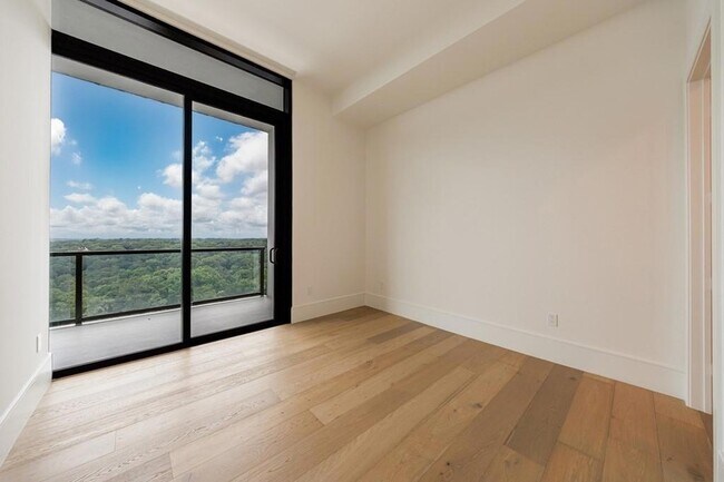 Building Photo - 2425 Peachtree Rd