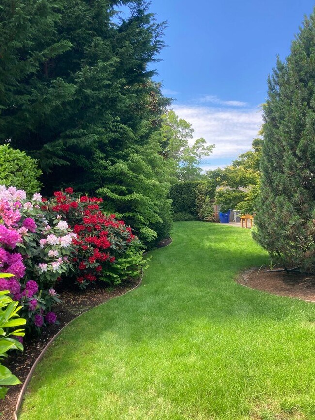 Building Photo - CLICK "REQUEST A TOUR" NOW!