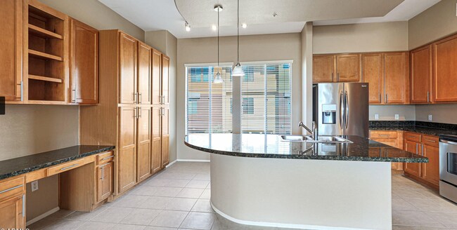 Building Photo - Beautiful Gated Townhome Near State Farm Stadium & Westgate