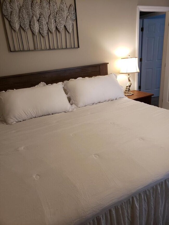 Building Photo - The Woodlands Subdivision/ Level Plains .... COMPLETELY FURNISHED WITH POOL!!!