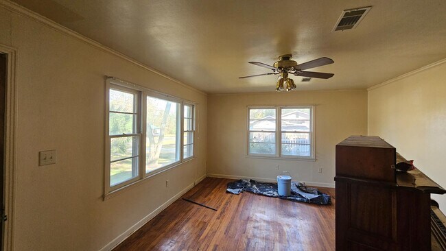 Building Photo - 298 Lindale Ave