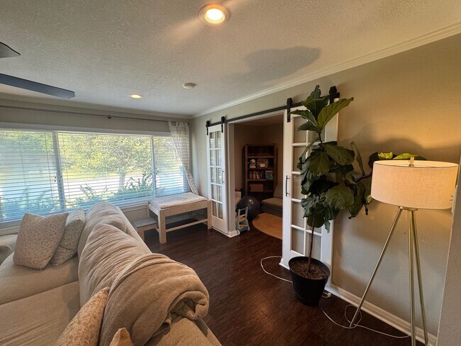 Building Photo - Beautifully Maintained Corner Lot Waco Home