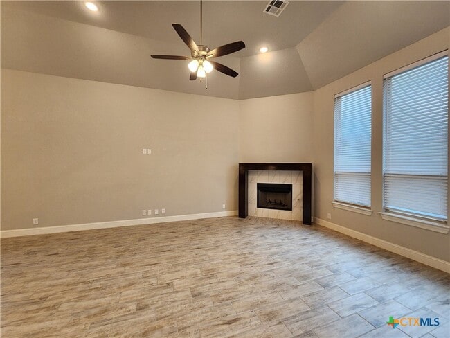 Building Photo - 1113 Carriage Loop