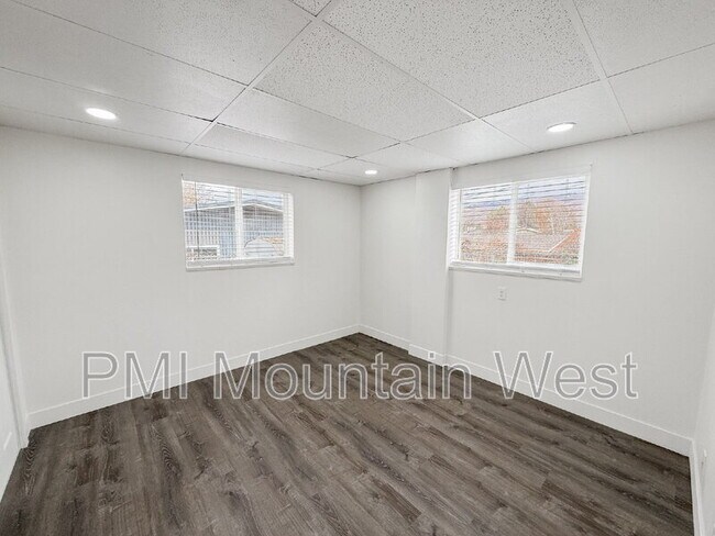 Building Photo - 1011 Claremont Dr