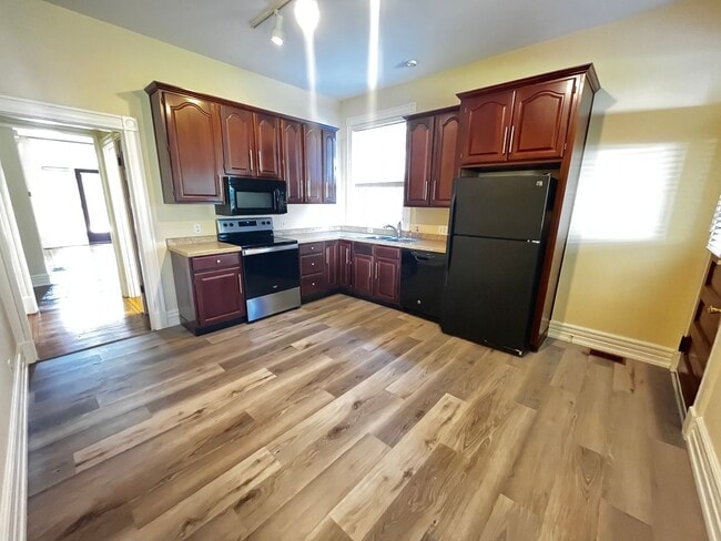 Building Photo - 1921 Frankfort Ave