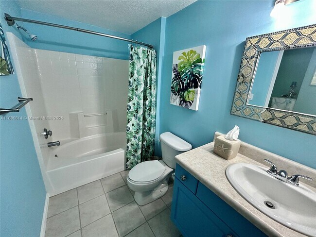 Building Photo - 5080 Fairways Cir