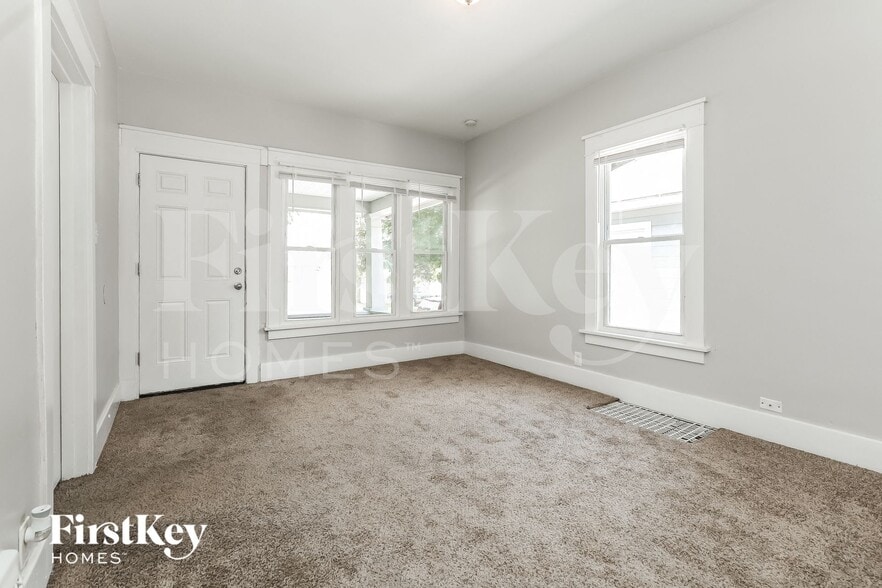 Building Photo - 814 Bowditch St