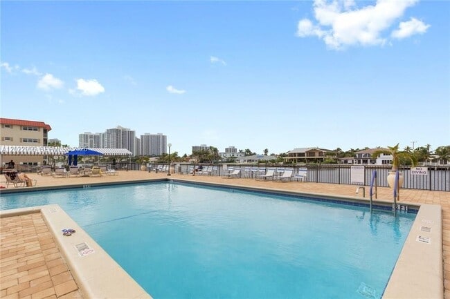 Building Photo - 2017 S Ocean Dr