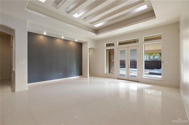 Building Photo - 2505 Grand Canal Dr
