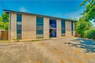 Building Photo - 310 E Croslin St
