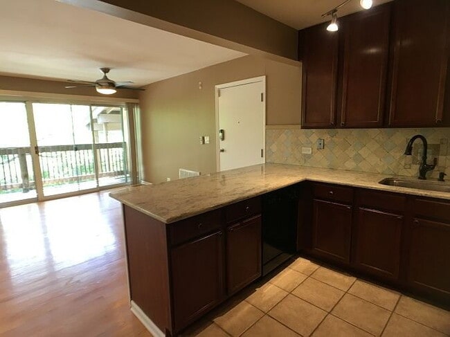 Building Photo - "Charming 2-Bedroom Retreat in Lisle with Spacious Living – 850 Sq Ft of Comfort!"