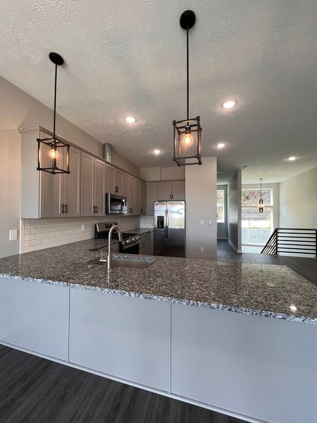 Building Photo - Luxury Living In Midtown near UNMC - 2bed 3bath + Garage