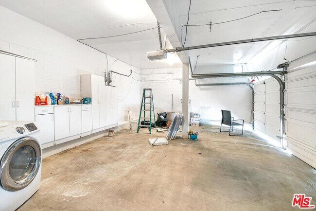 Building Photo - 3200 Primera Ave