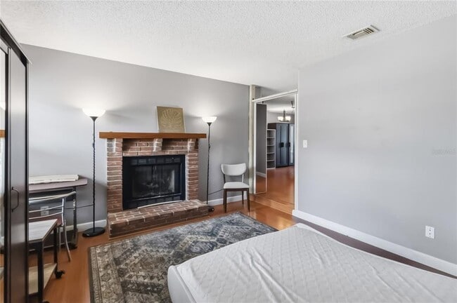 Building Photo - 7832 Barberry Dr