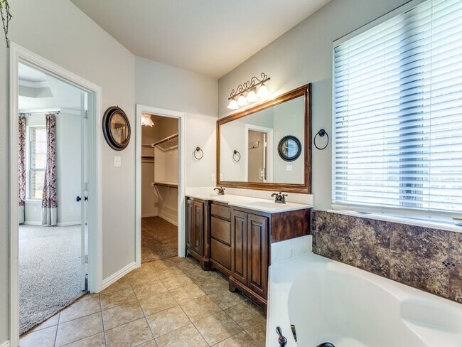 Building Photo - 10961 Silver Horn Dr