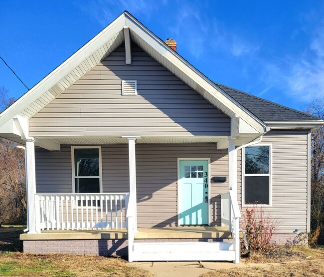 Primary Photo - Renovated and Ready to Rent...340 N Aurora Collinsville