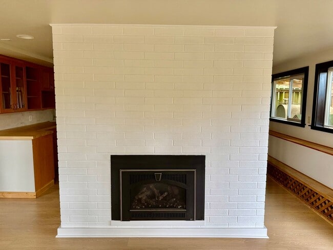 Building Photo - Brand New 1 bed, 1 bath with Den In Lynnwood $2350/mo.