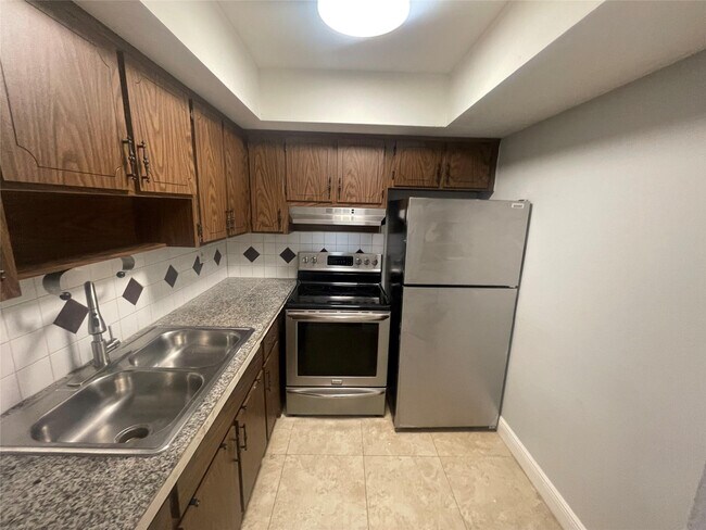 Building Photo - 395 SW 15th St