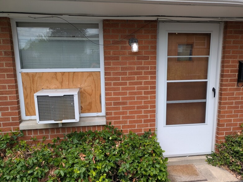 Building Photo - 1829 John Glenn Road