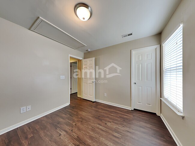 Building Photo - 926 Wolf Pack Way