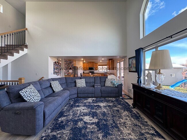 Building Photo - Beautiful Home available for July & August...