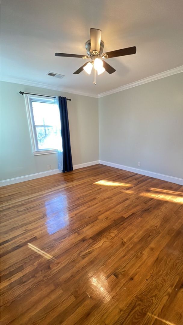 Building Photo - Rare Opportunity on nearly 3 acres!