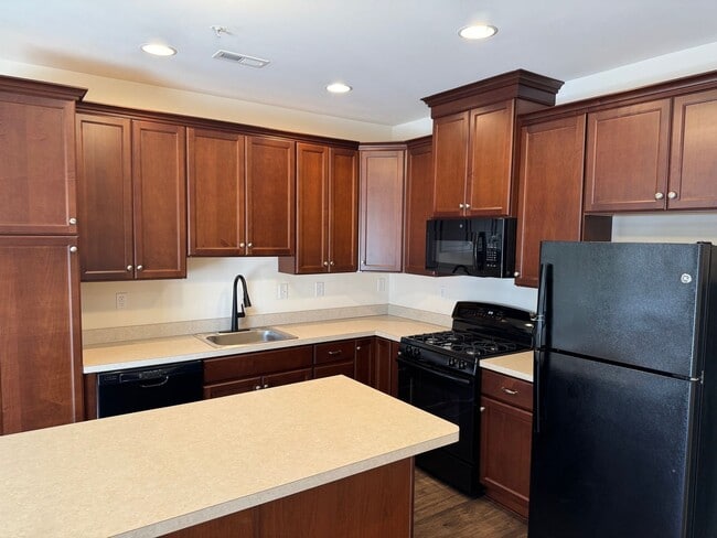 Building Photo - Beautiful Penn Square Townhome in Lansdale...
