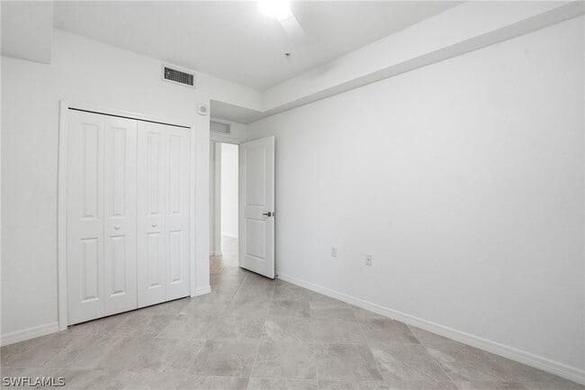 Building Photo - 15375 Grn Acrs Ave