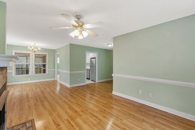 Building Photo - Adorable Ranch Home With Garage and Screen Porch!