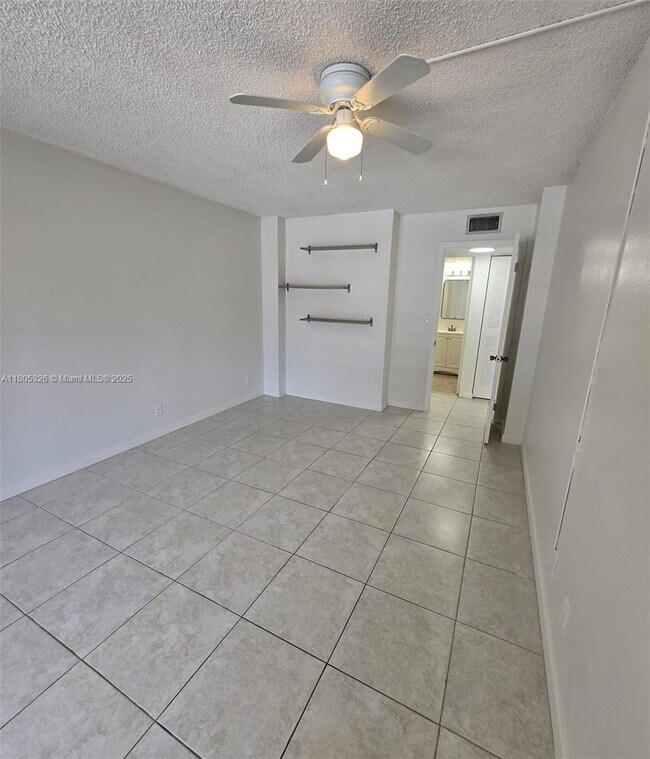 Building Photo - 2771 Taft St