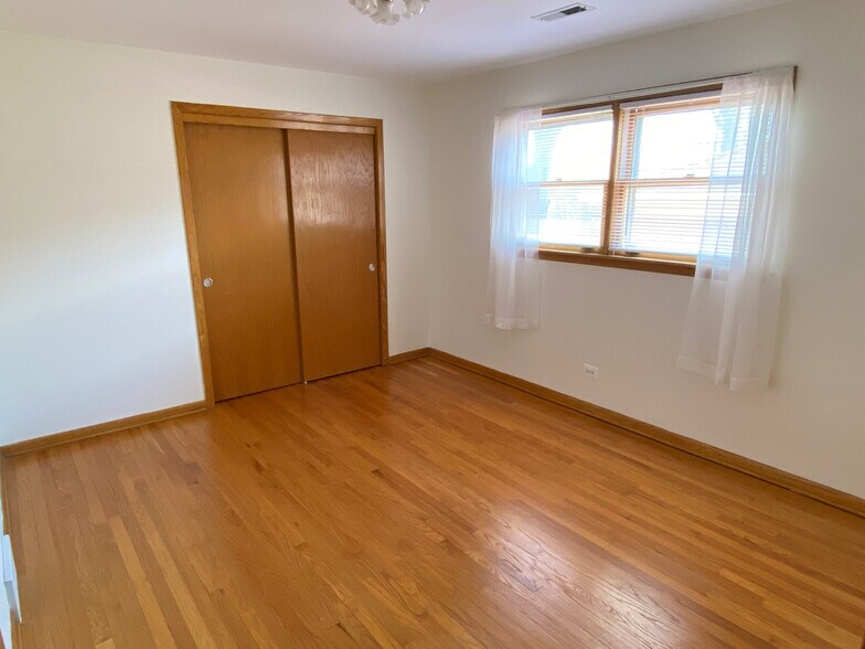 Building Photo - 2054 Parkside Dr