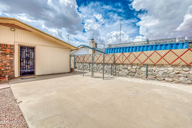 Building Photo - 3008 Gaston Dr