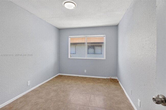 Building Photo - 2201 Catherine Dr