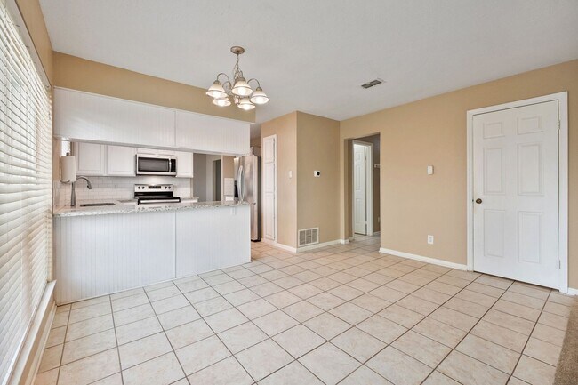 Building Photo - Mansfield Country Club Home