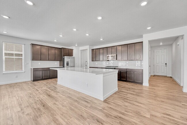 Building Photo - $4,450.00, 5 bed, 4.5-bath located in Broo...