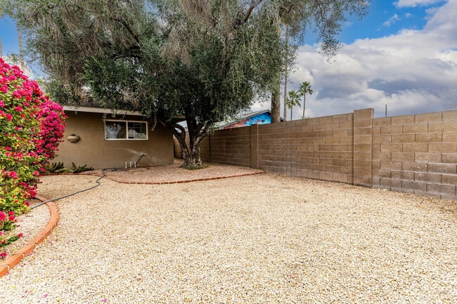 Building Photo - 8719 E Osborn Rd