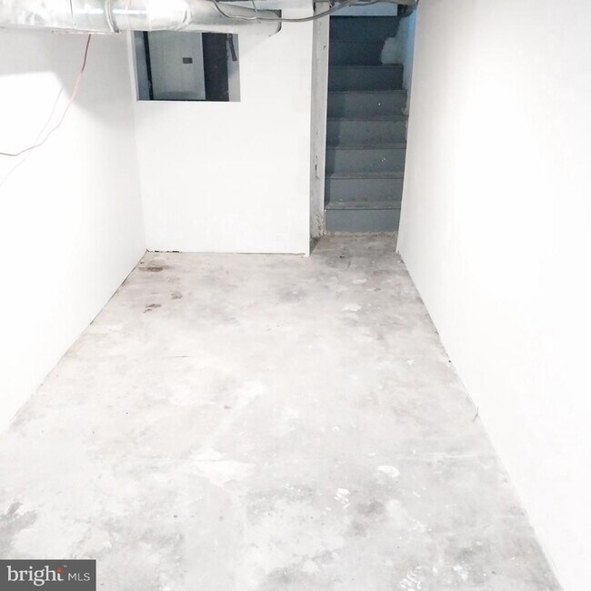 Building Photo - 2846 W Wishart St