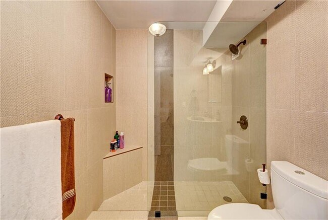 Building Photo - 2030 S Ocean Dr