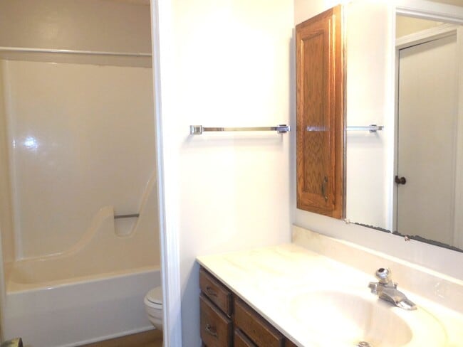 Building Photo - 2 Bedroom 1.5 Bath Townhouse with Fireplac...