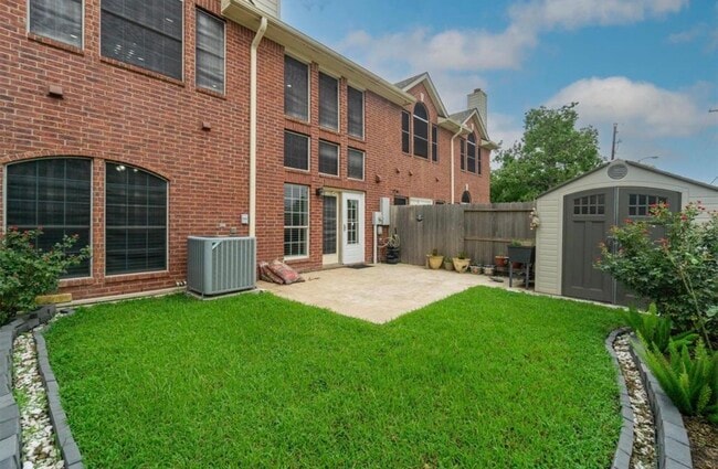 Building Photo - 1408 S Friendswood Dr