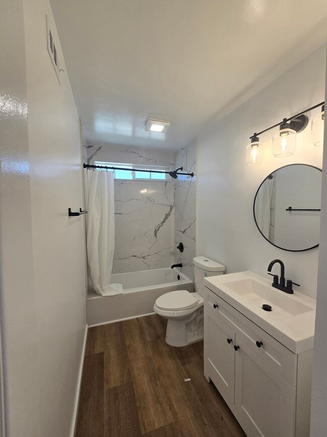 Building Photo - Freshly Remodeled & Full of Charm on Banbury