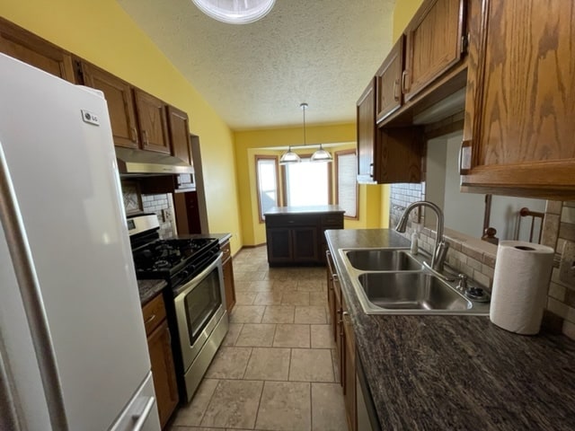 Building Photo - 208 Greenleaf Dr