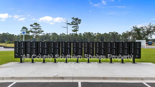 Building Photo - 136 Talladega Dr