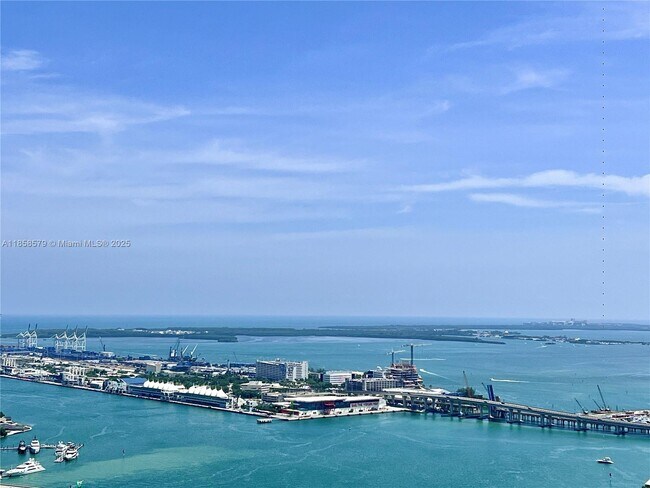 Building Photo - 1750 N Bayshore Dr