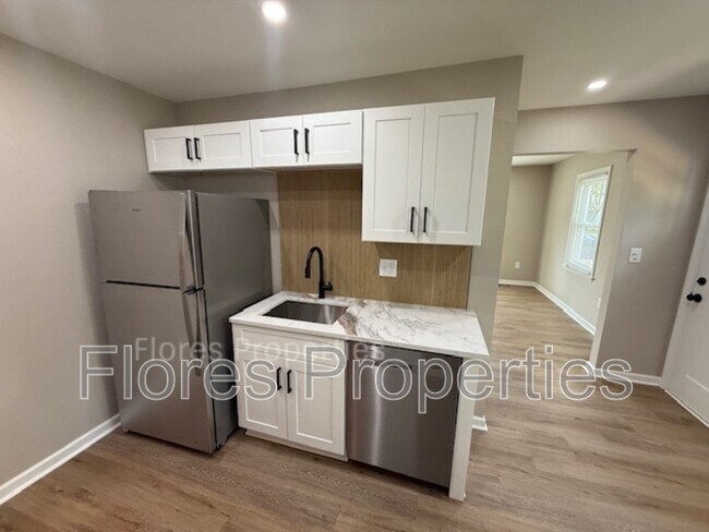 Building Photo - 1018 Urana Ave